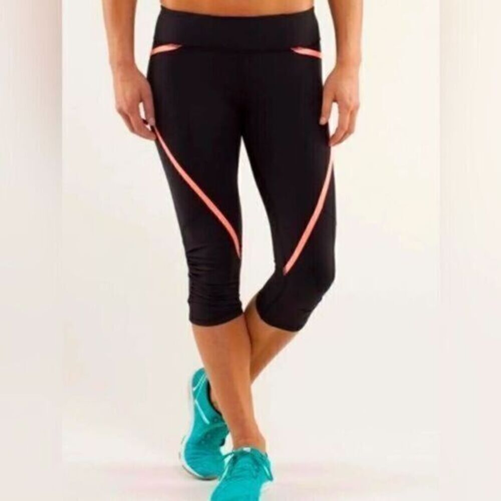 EUC Lululemon Run Pace Crop Leggings Black Ocean Stripe Bleached Coral Size 4